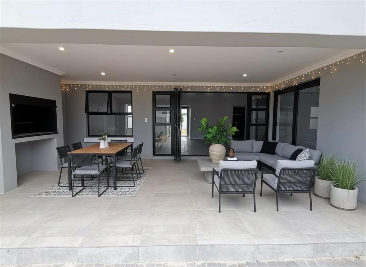 House For Sale in Paarl South, Paarl