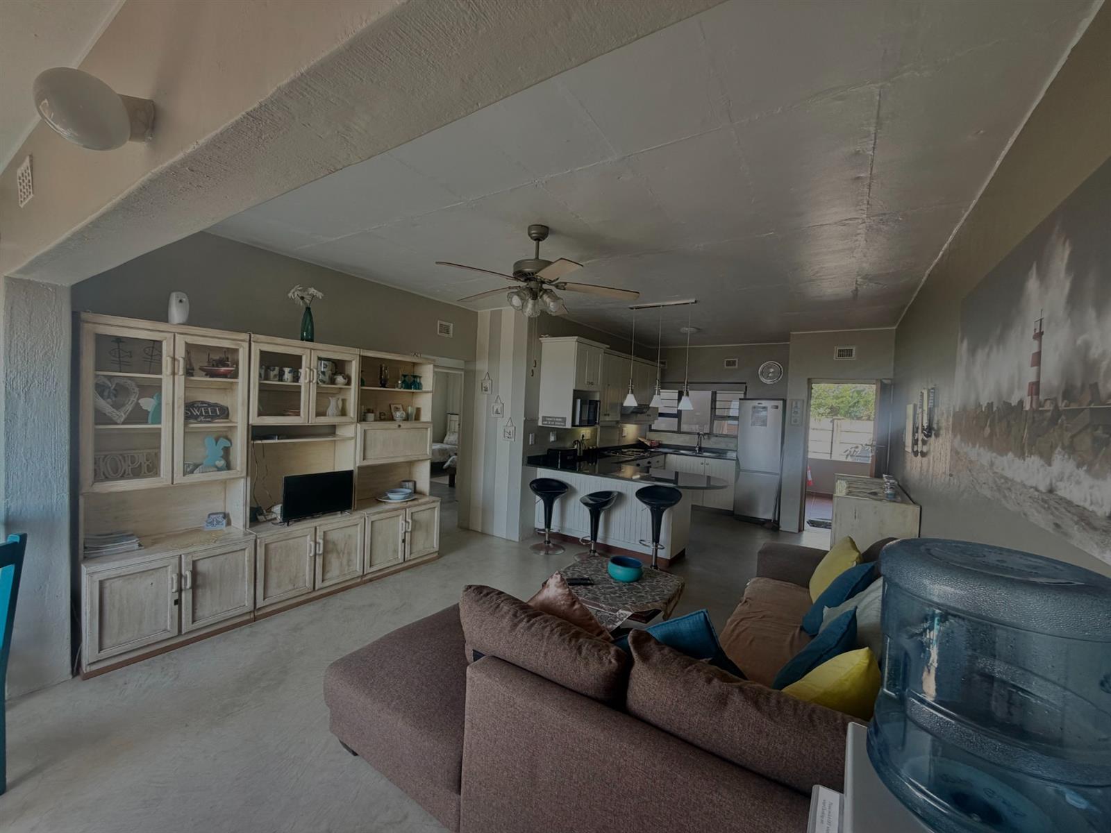 Beachside Bliss - Fully Furnished Apartment in Prime Coastal Location