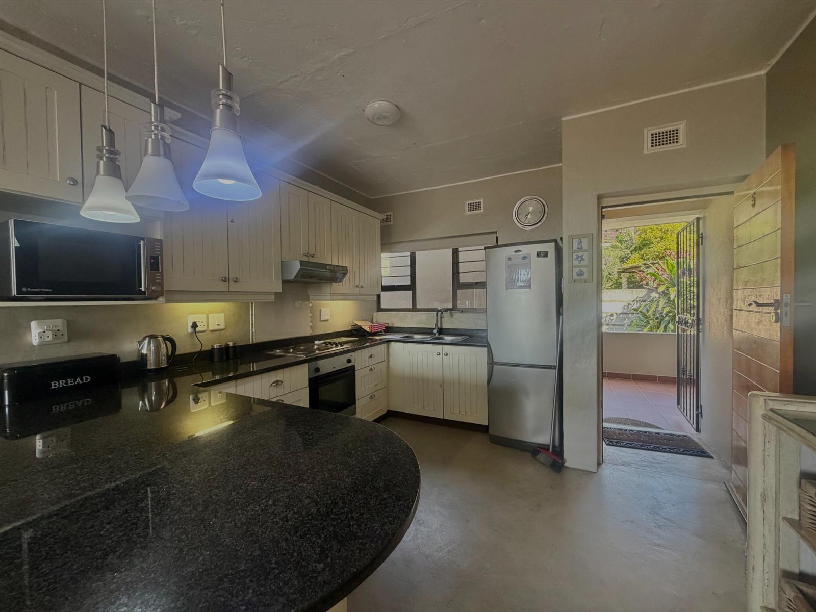 Beachside Bliss - Fully Furnished Apartment in Prime Coastal Location