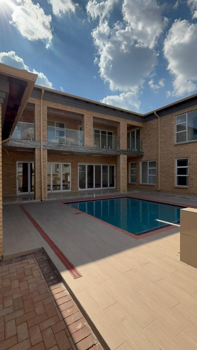 A Luxurious Dream Home For Sale in Helderwyk, Brakpan