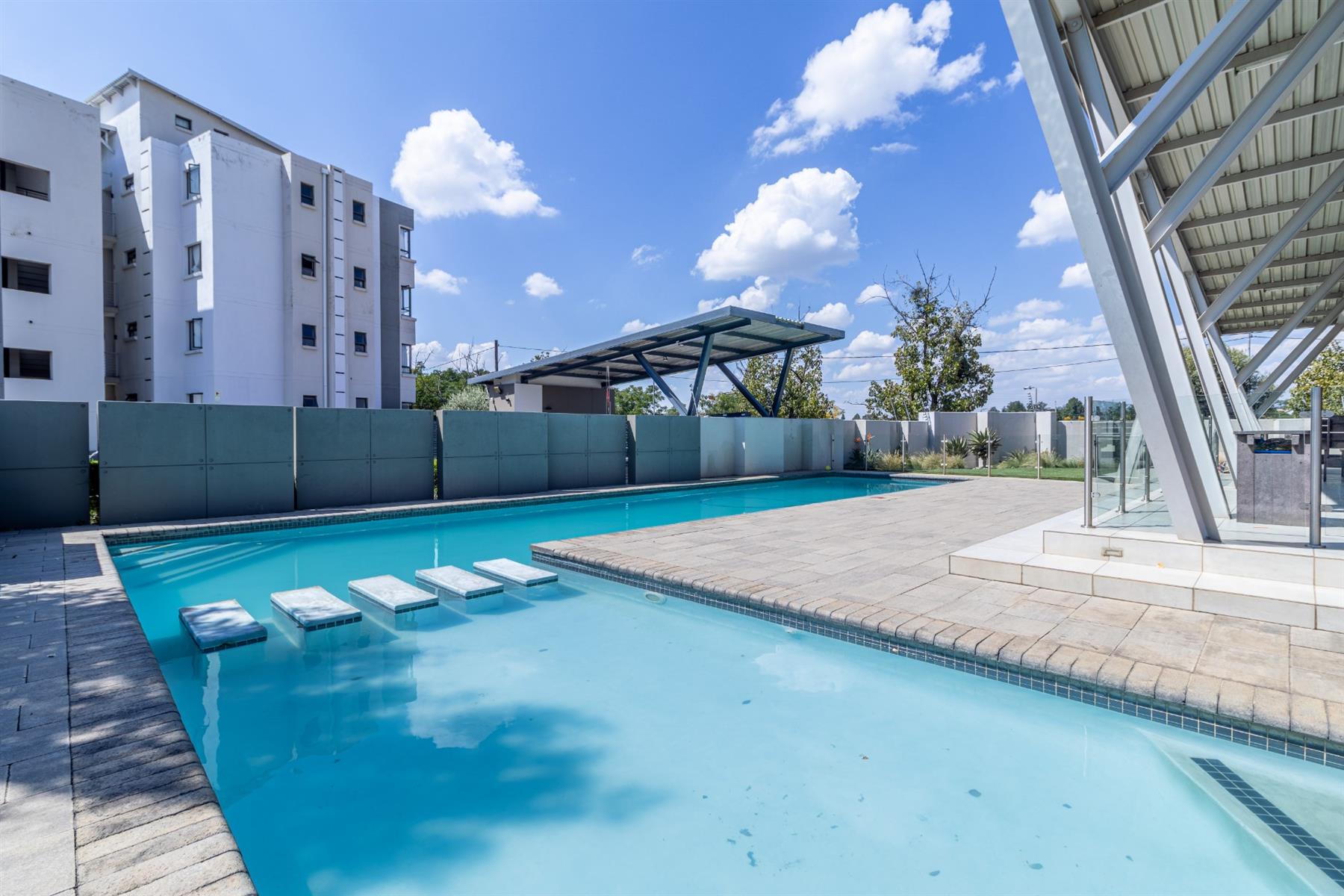 Modern 2bed 2bath Lifestyle Apartment in Broadacres