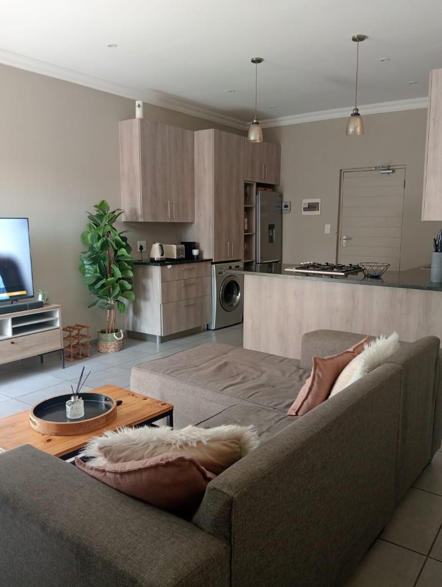 2 BEDROOM 2 BATHROOM APARTMENT IN FERNDALE