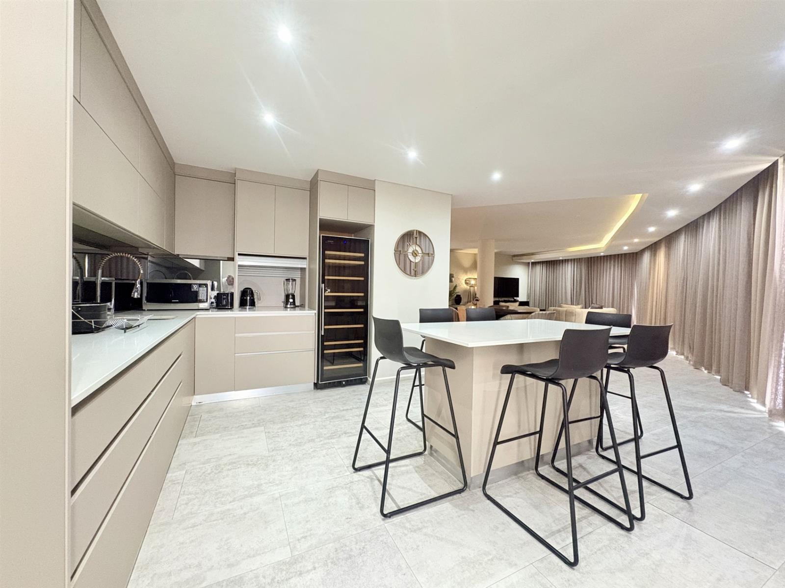 Exquisite 454 Square 4 Bed Penthouse For Sale
