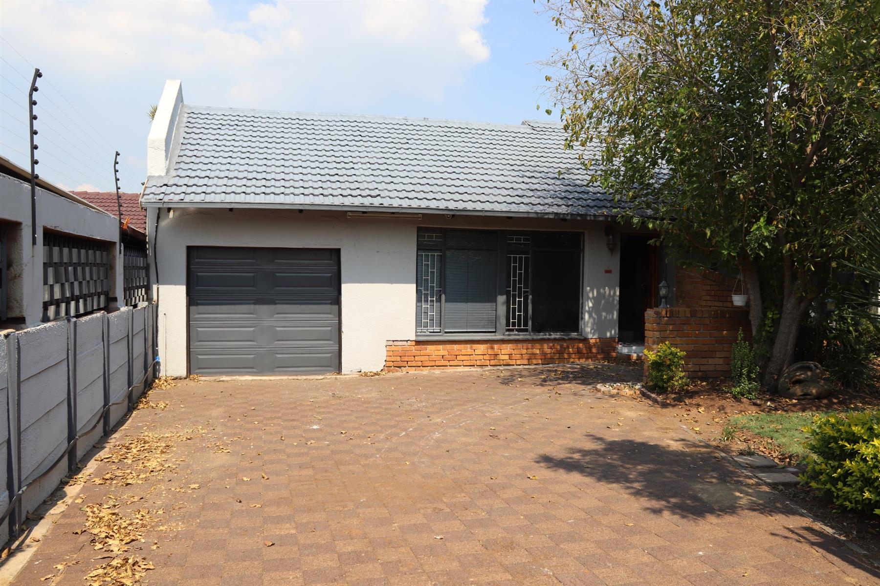 Move-In Ready Family Home with Exceptional Security and Space - Secunda