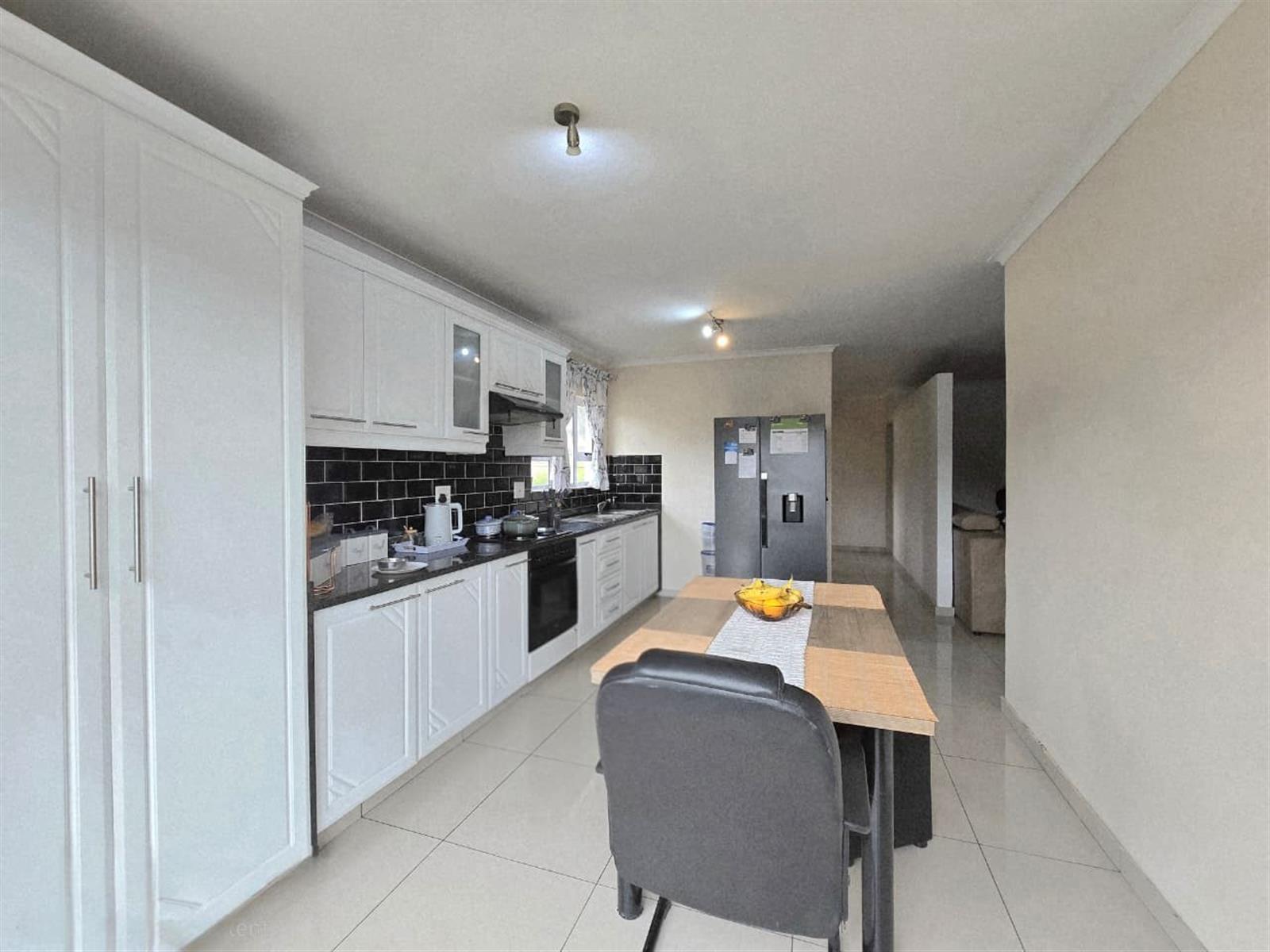 Apartment for sale in Dawncrest, Verulam, KwaZulu Natal, 83 m²