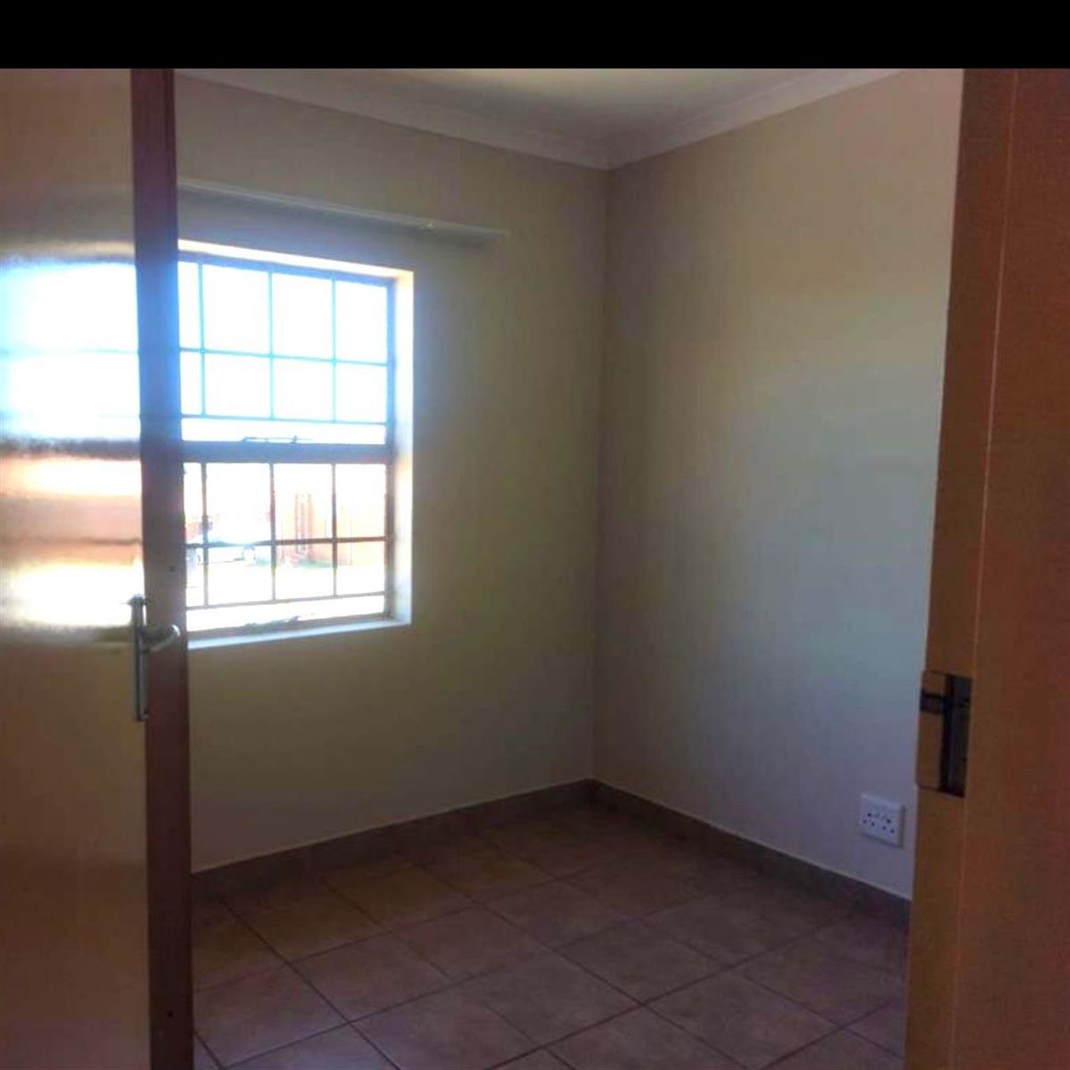 3 Bedroom House for Sale in Centurion, Thatch Hill Estate