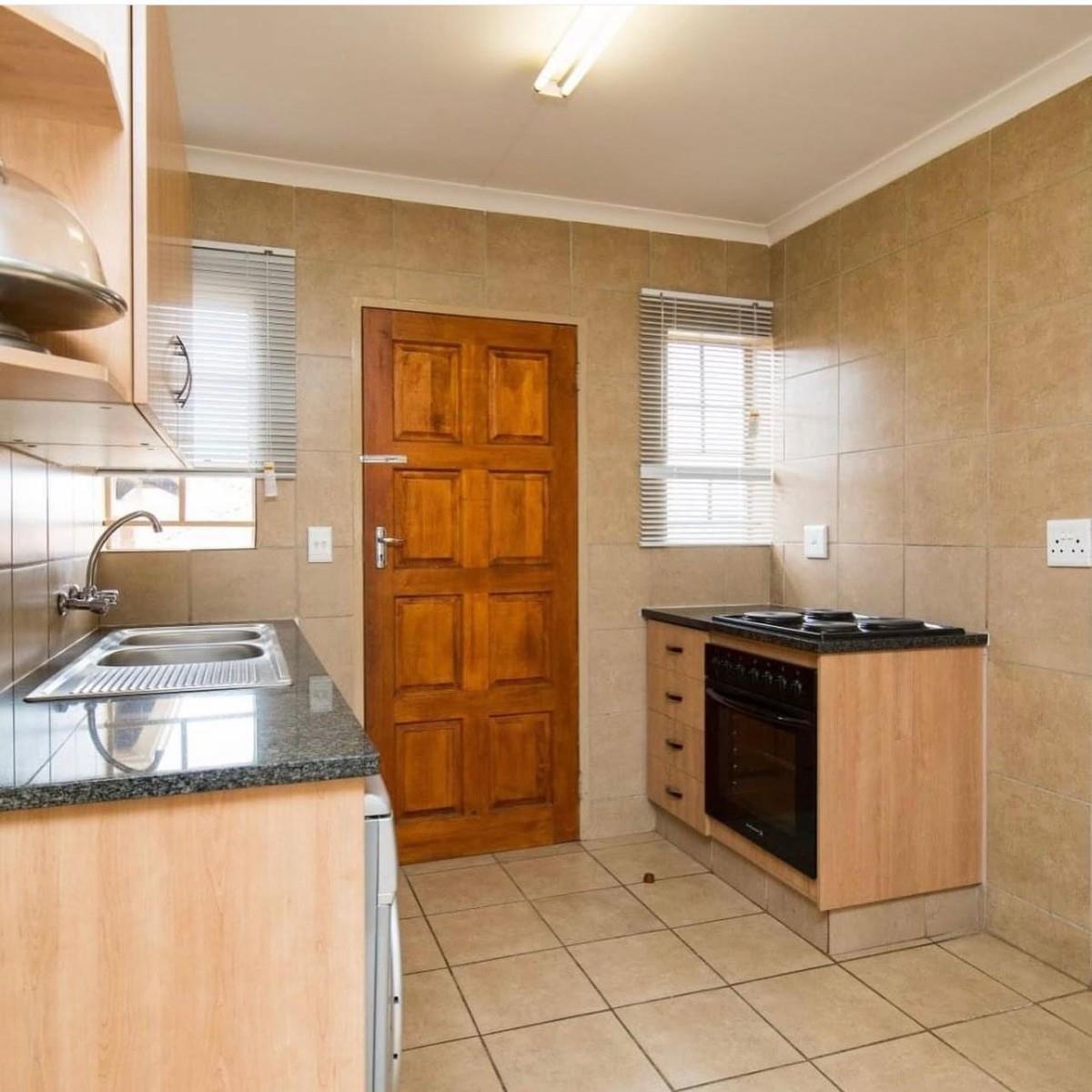 3 Bedroom House for Sale in Centurion, Thatch Hill Estate