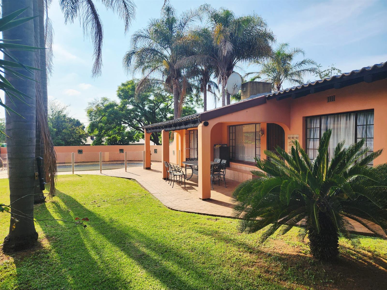 3 Bedroom 2 Bathroom House with Swimming Pool and Borehole for sale in Valhalla Centurion