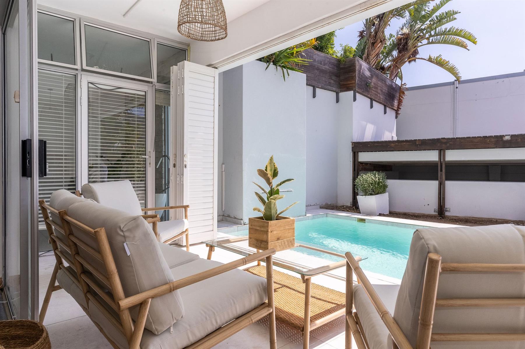 Stylish, income-generating gem in a prime location