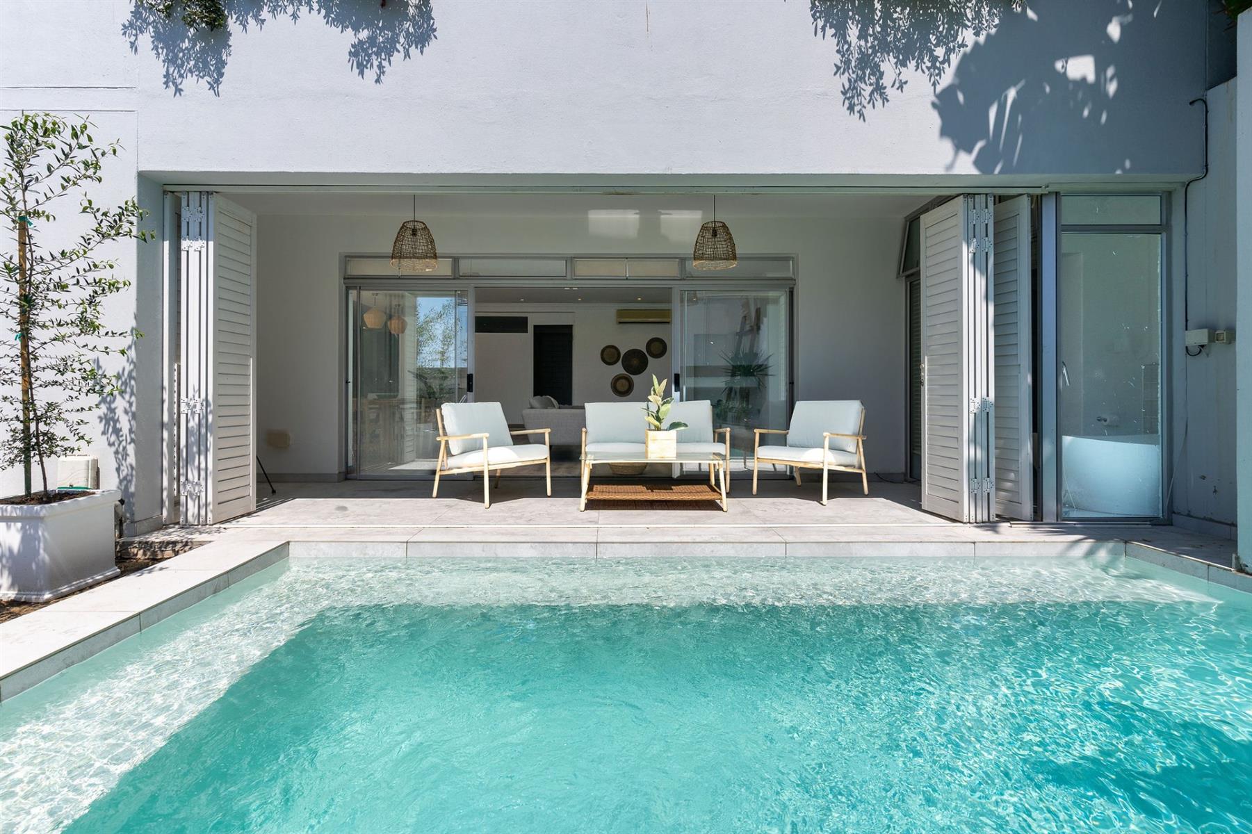 Stylish, income-generating gem in a prime location
