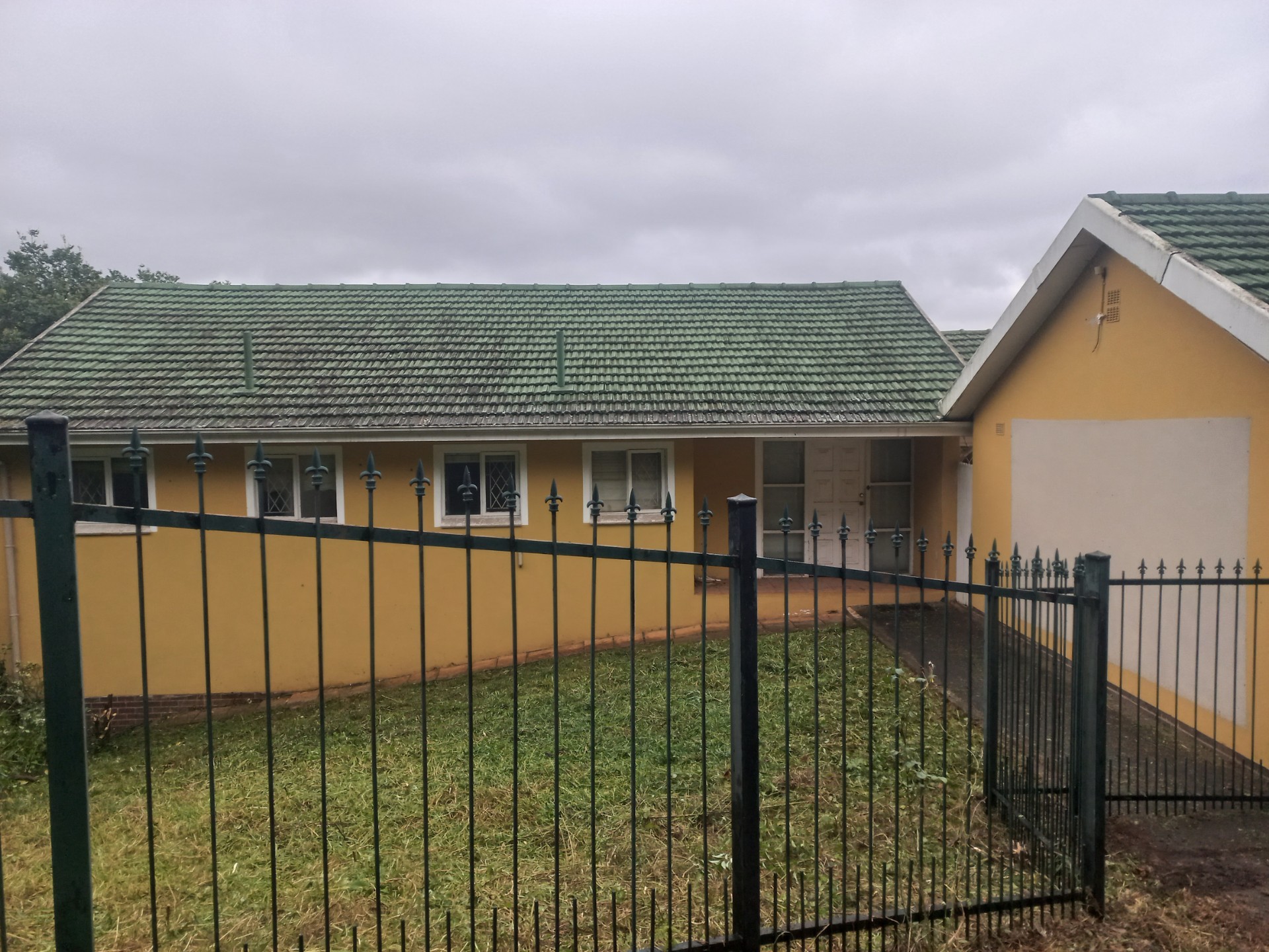 House for sale in Athlone, Pietermaritzburg, KwaZulu Natal, 300 m²