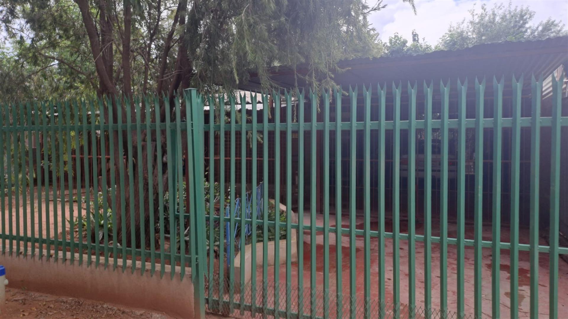 3 BEDROOM FAMILY HOUSE IN ROODEPAN FOR SALE