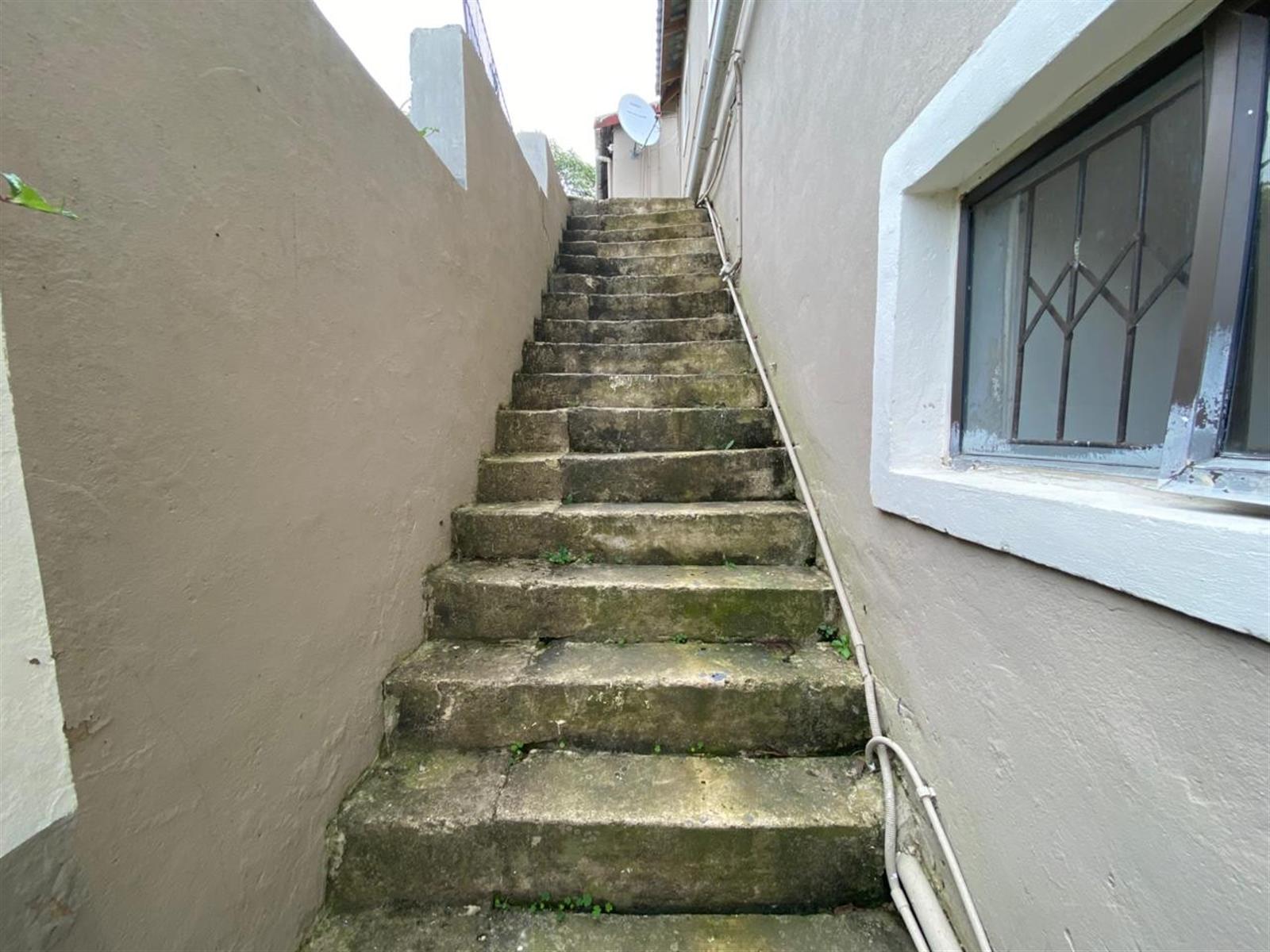House For Sale in Lovu, Kingsburgh, KwaZulu Natal