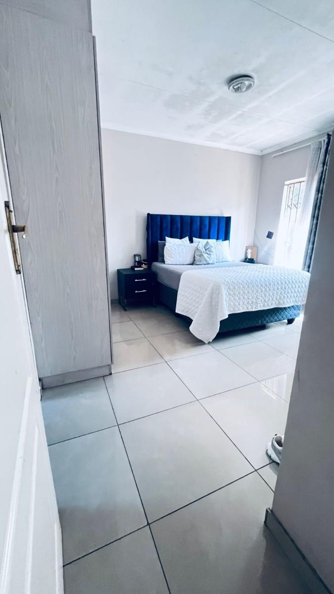 Ivestors!! Three Bedroom House with 3 1 bedroom Apartments for Sale in The Reeds, Centurion