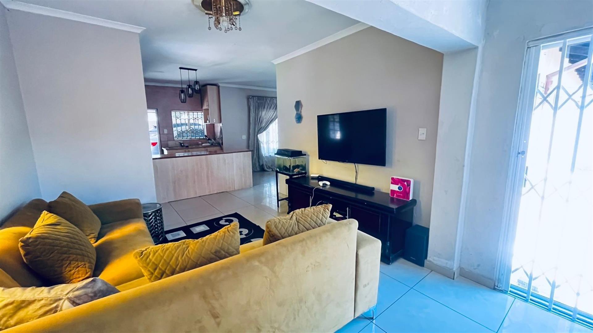 Ivestors!! Three Bedroom House with 3 1 bedroom Apartments for Sale in The Reeds, Centurion