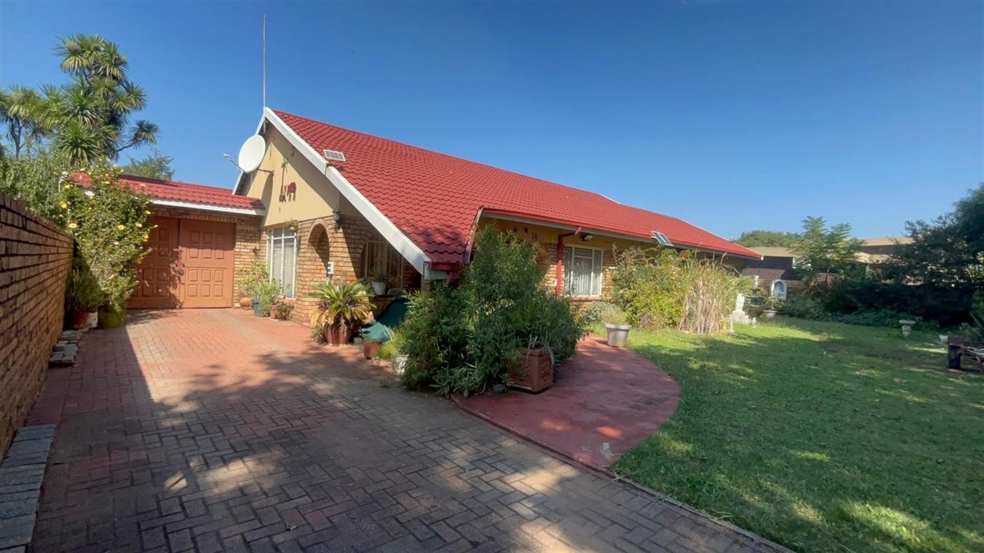 4-Bedroom Home For Sale in Vanderbijlpark SW 2