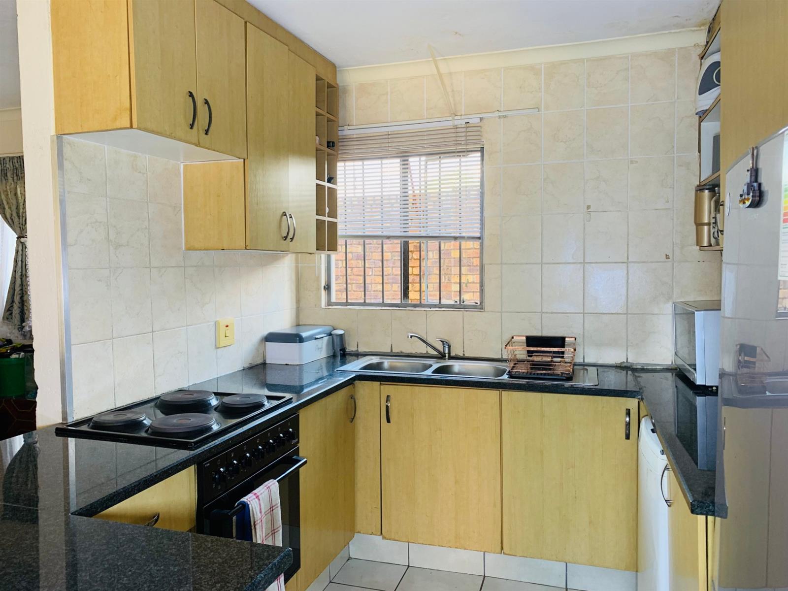 2 Bedroom, 2 bathroom, Apartment For Sale in Theresapark, Akasia