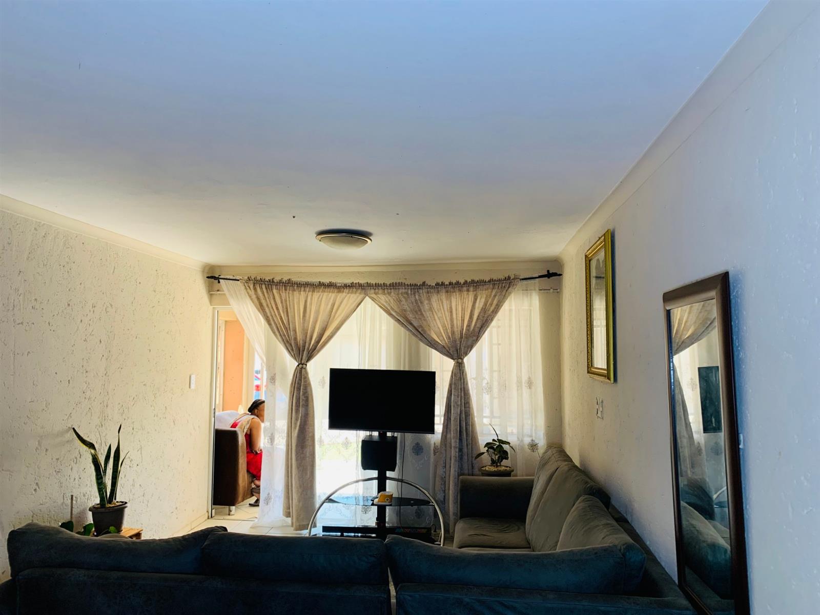 2 Bedroom, 2 bathroom, Apartment For Sale in Theresapark, Akasia