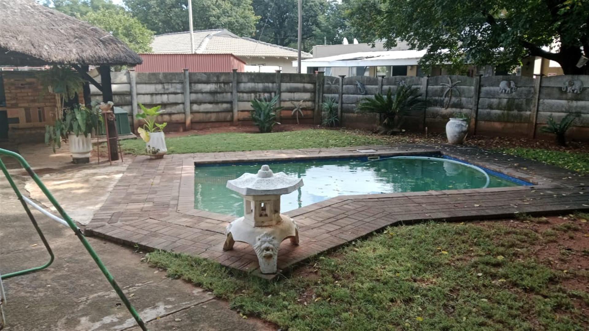 House for sale in Stilfontein Ext 4, Stilfontein, North West, 850 m²