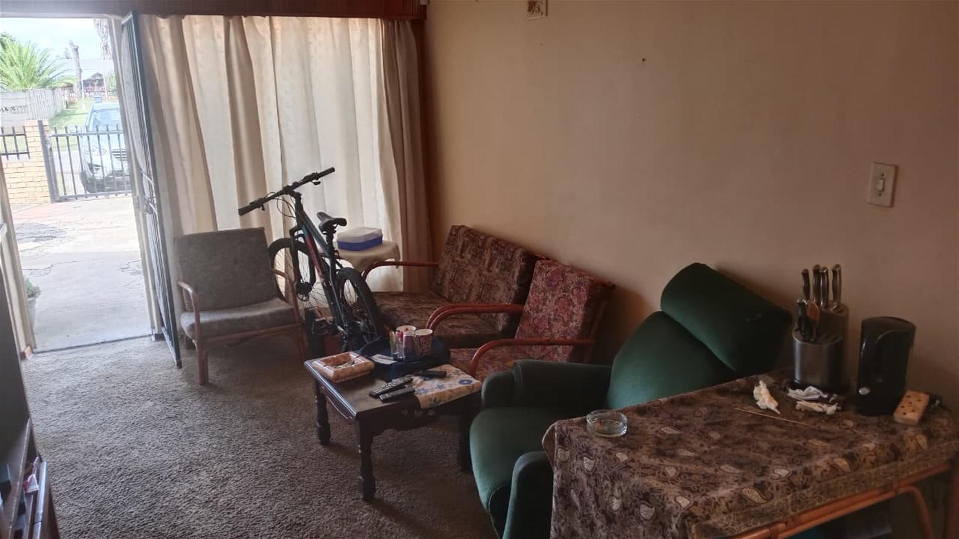 House for sale in Stilfontein Ext 4, Stilfontein, North West, 850 m²