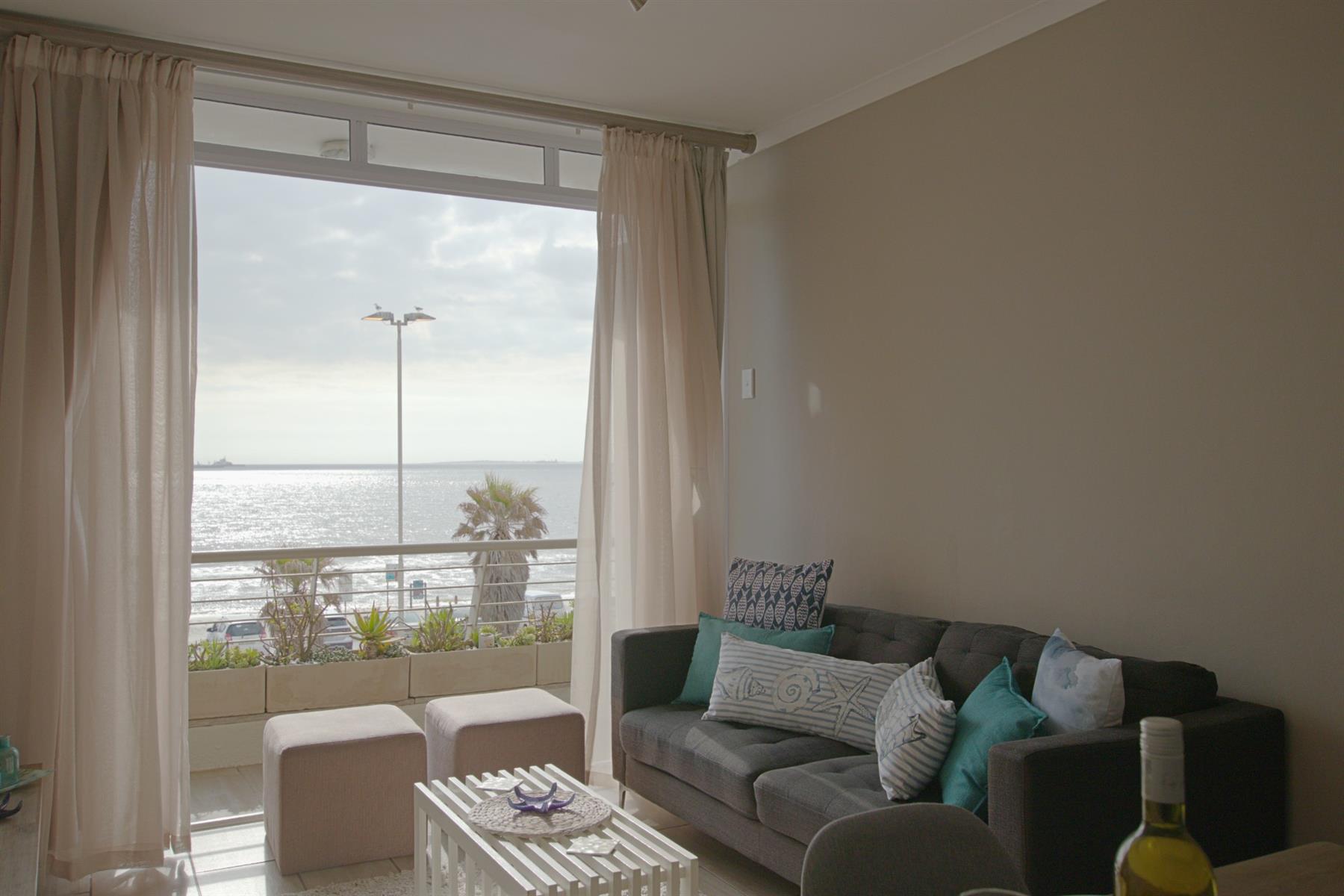 Apartment To Rent in Lagoon Beach, Milnerton