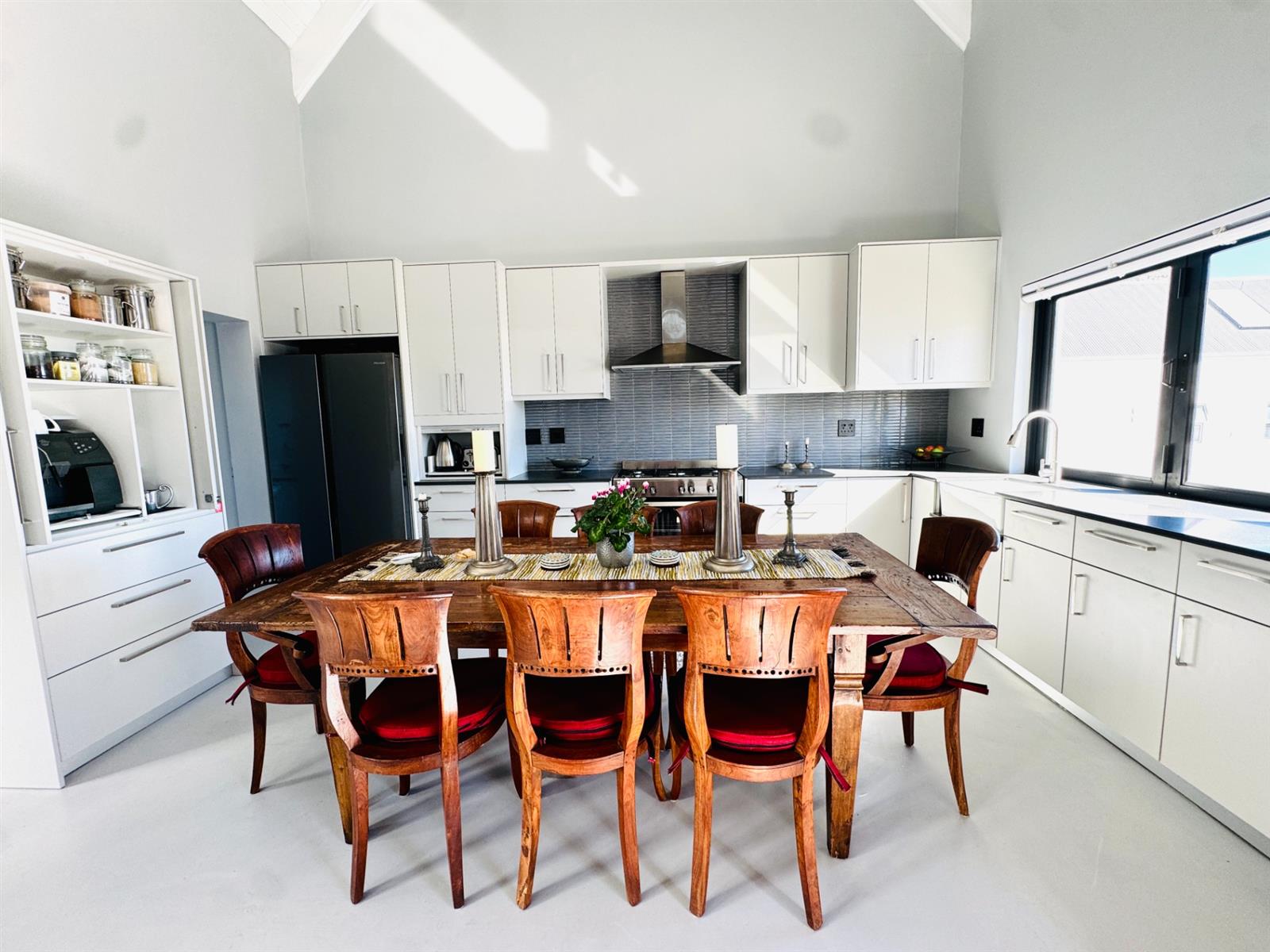 Quiet Coastal Elegance - A Calm Sanctuary with Ocean Views in Toothrock Estate, Jacobsbaai
