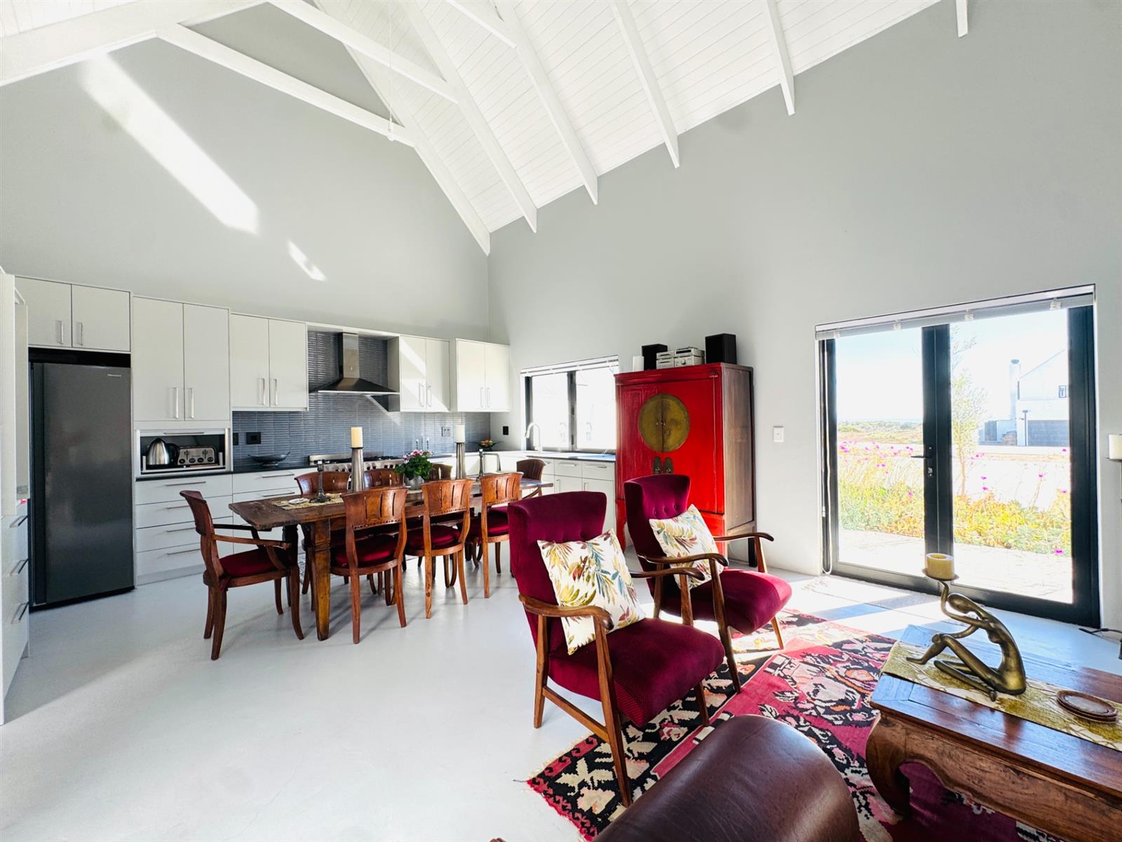 Quiet Coastal Elegance - A Calm Sanctuary with Ocean Views in Toothrock Estate, Jacobsbaai