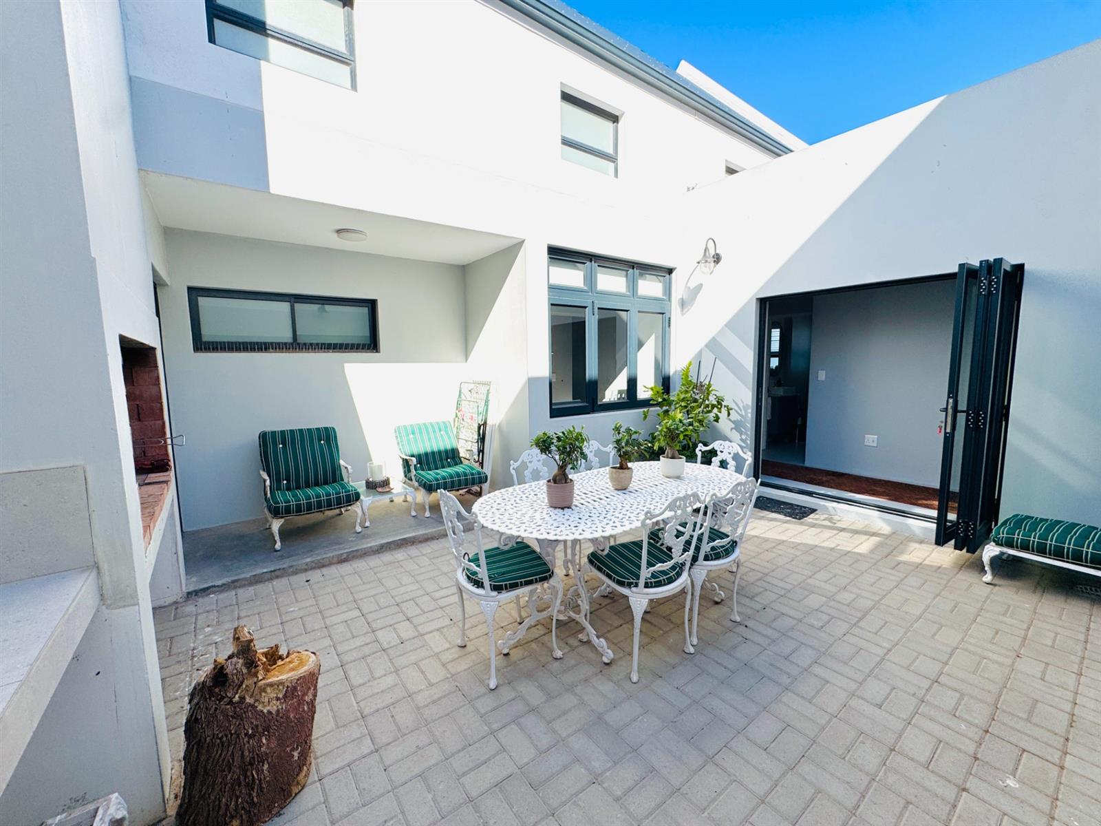 Quiet Coastal Elegance - A Calm Sanctuary with Ocean Views in Toothrock Estate, Jacobsbaai