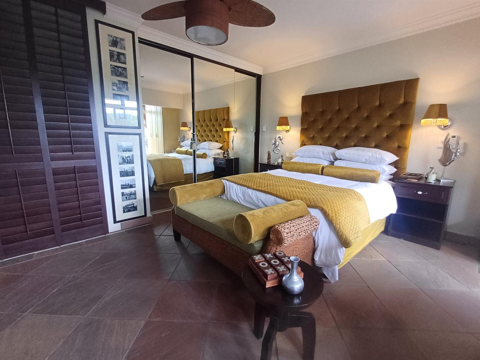 Quaint Seaside Bachelor Apartment in Umhlanga Rocks For Sale
