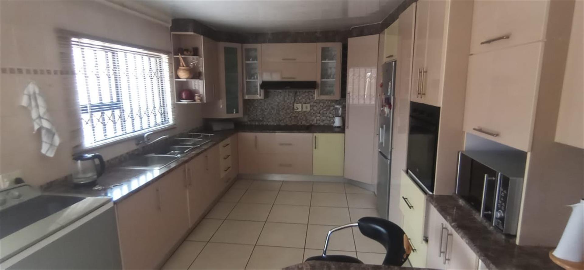 House For Sale in Meadowlands, Soweto