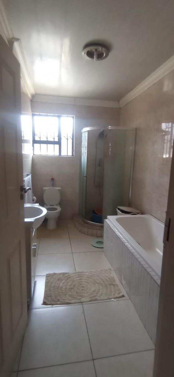 House For Sale in Meadowlands, Soweto