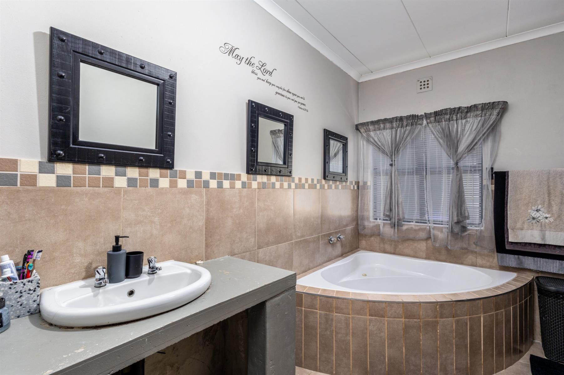 Small Holding For Sale in Joostenbergvlakte, Kraaifontein