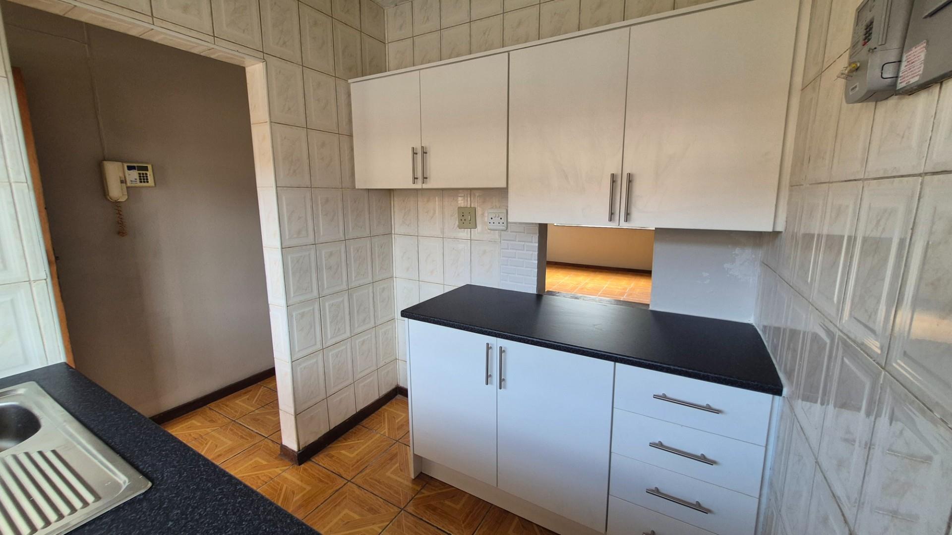 TO RENT - Spacious and neat 2-bedroom, 1-bathroom apartment on the 1st floor