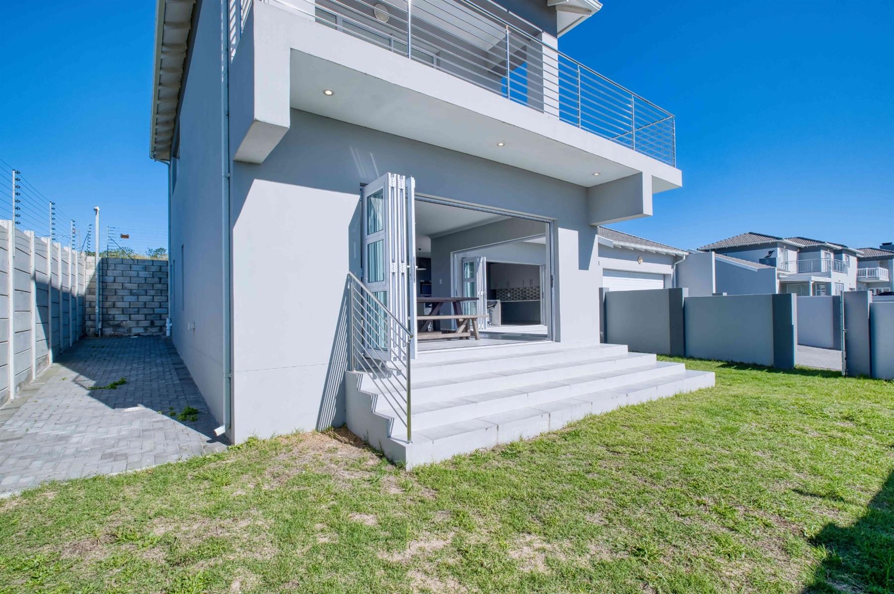 Townhouse for sale in Lorraine, Port Elizabeth, 11, Montmedy Manor, 5 Montmedy Road, Lorraine, Port Elizabeth, Eastern Cape, 242 m²