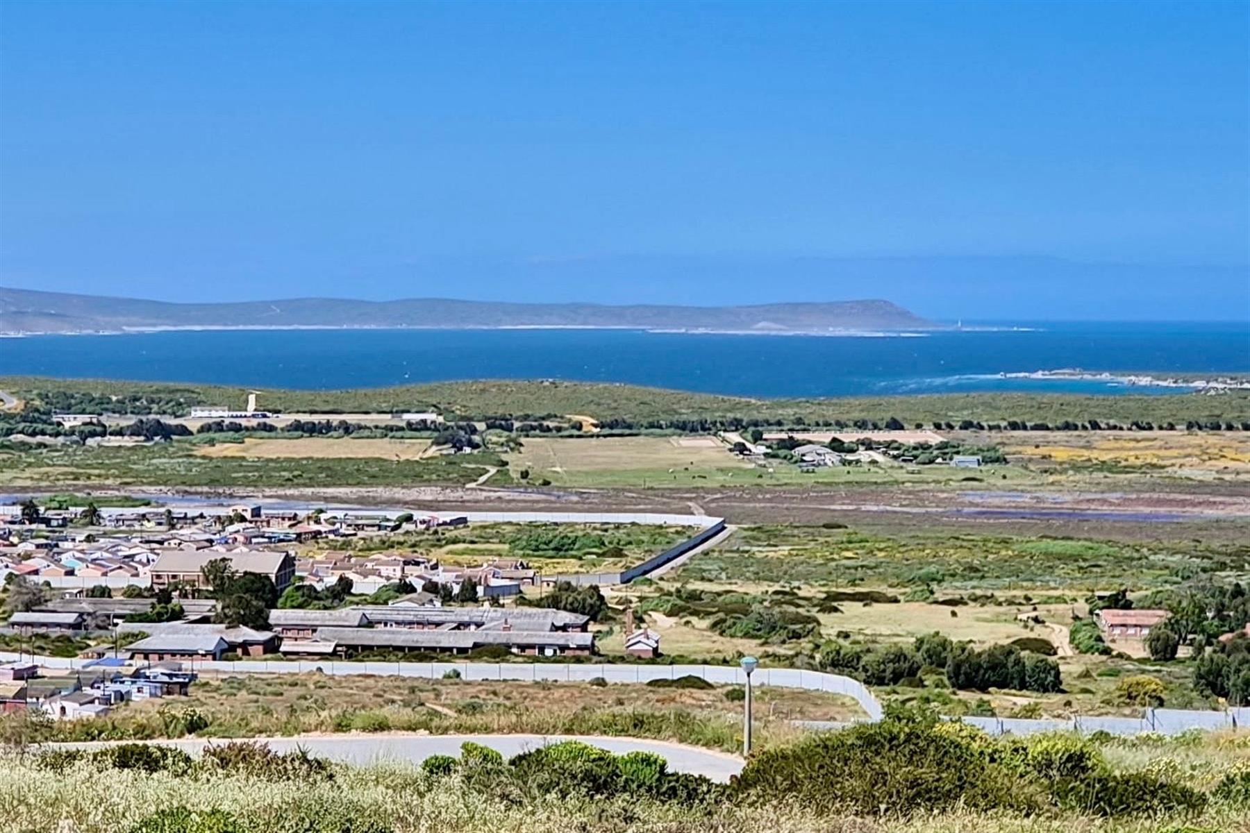 Prime 651m² Stand with Bay Views in Hoogland Mountain Estate
