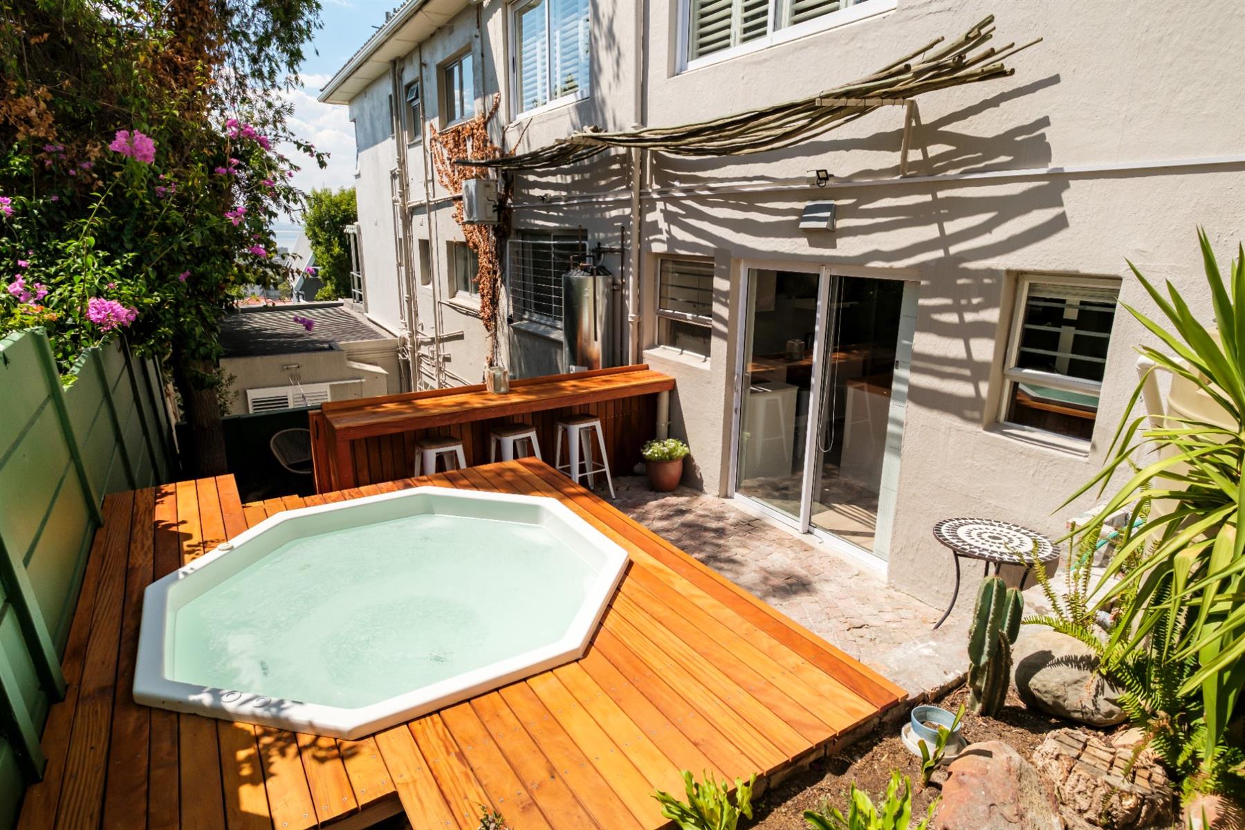 Apartment For Sale in Green Point, Western Cape