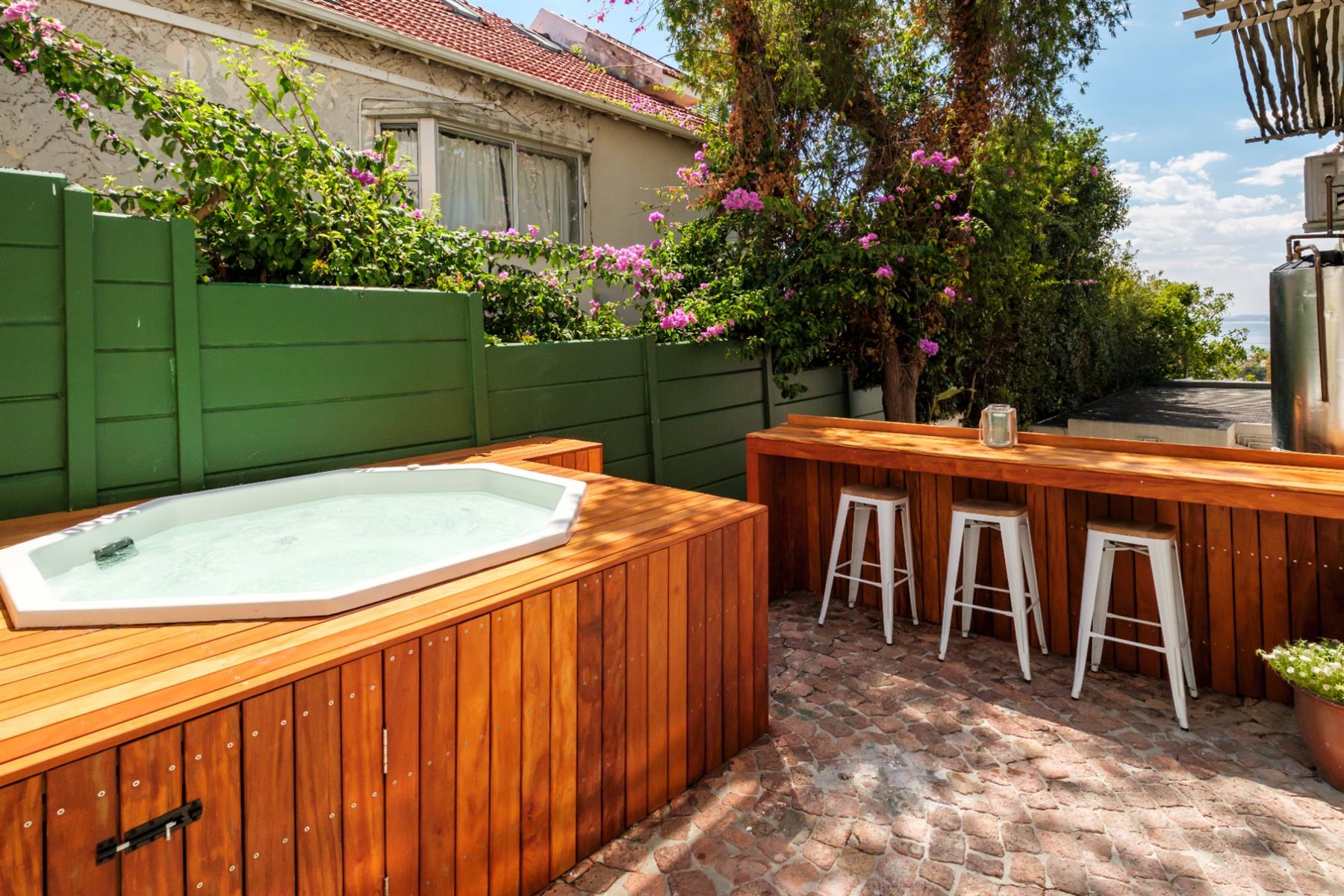 Apartment For Sale in Green Point, Western Cape