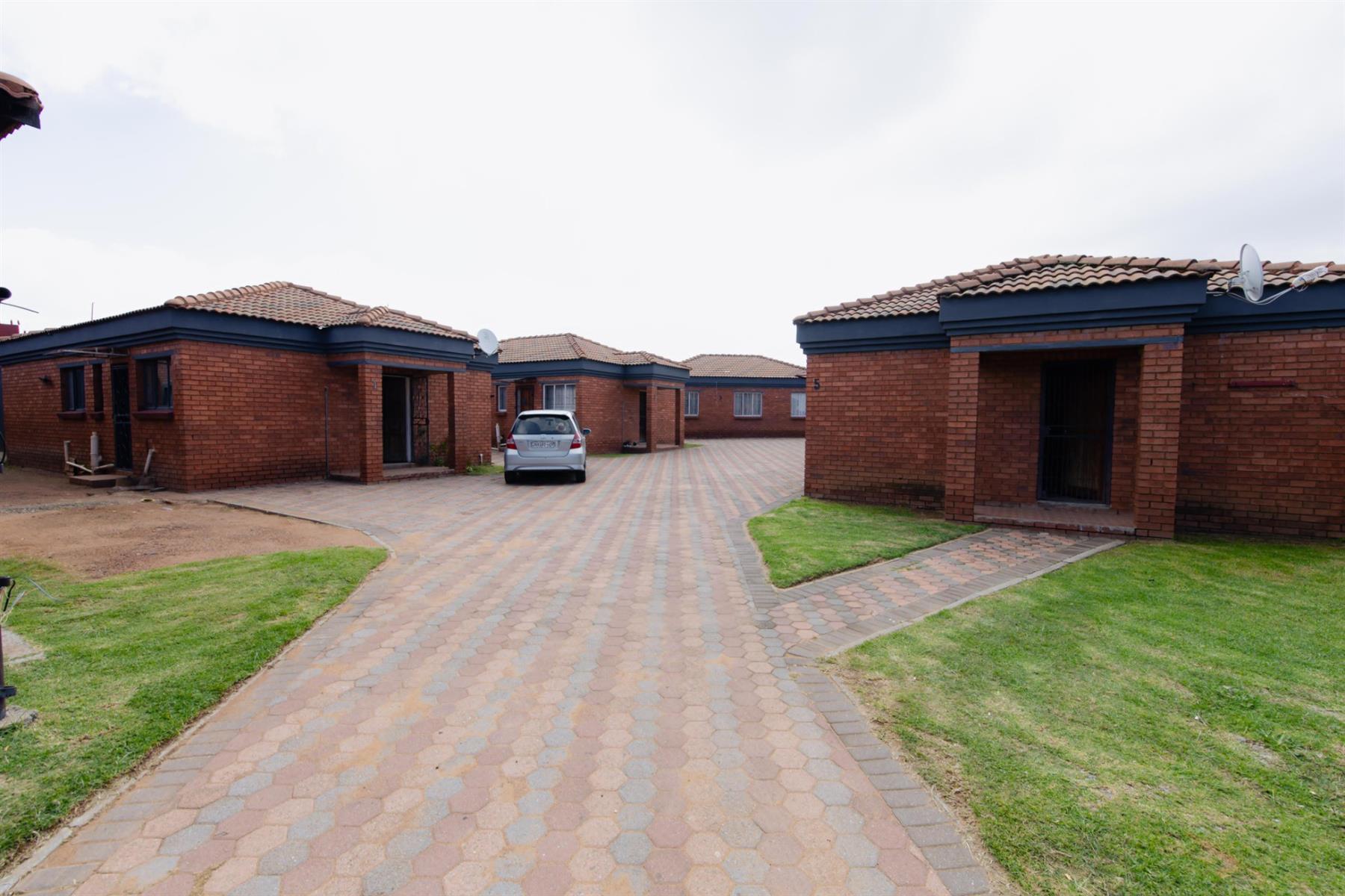 9 Bedroom House For Sale in Toekomsrus, Randfontein