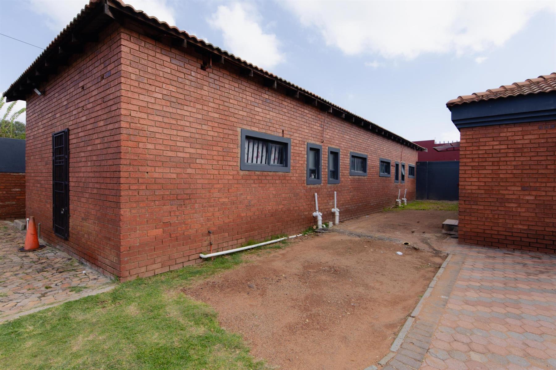 9 Bedroom House For Sale in Toekomsrus, Randfontein