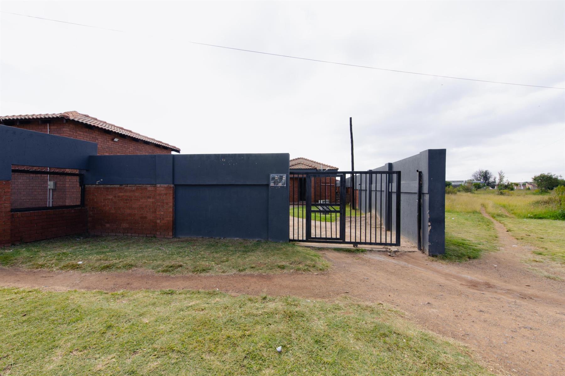 9 Bedroom House For Sale in Toekomsrus, Randfontein