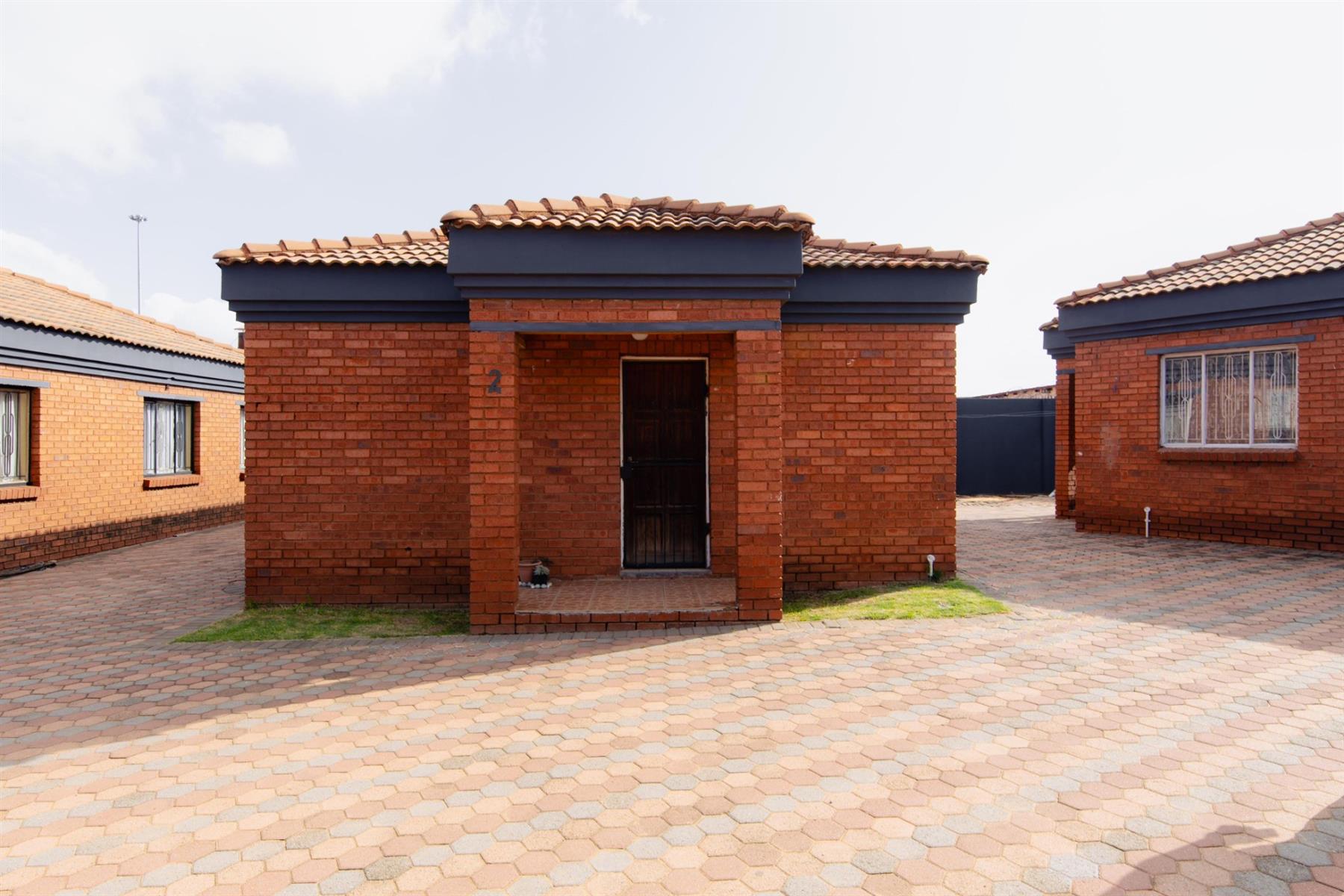 9 Bedroom House For Sale in Toekomsrus, Randfontein