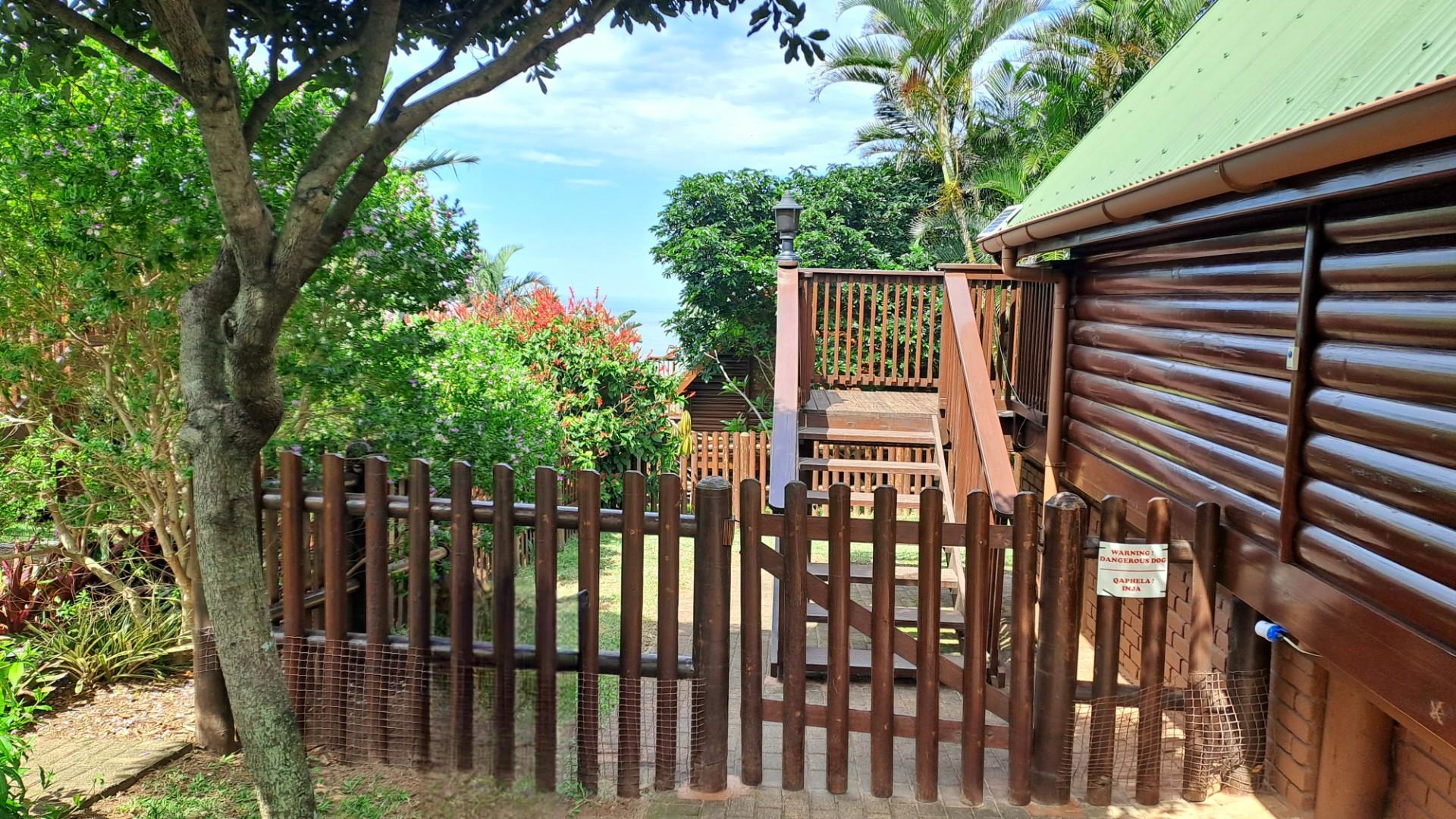 Upmarket loghome with beautiful sea views