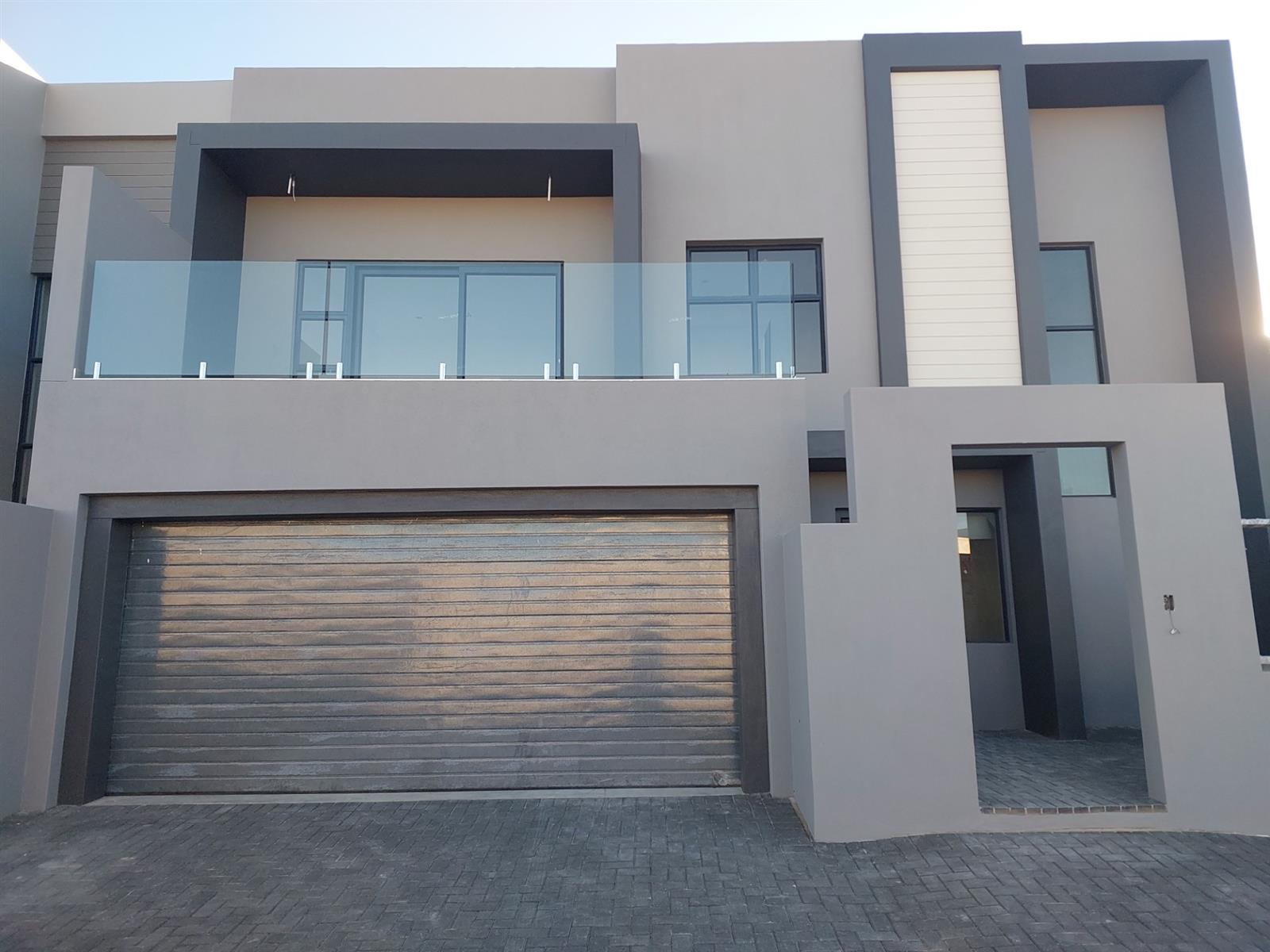 The Last Word in Sandown Luxury: Completion Just Around the Corner.