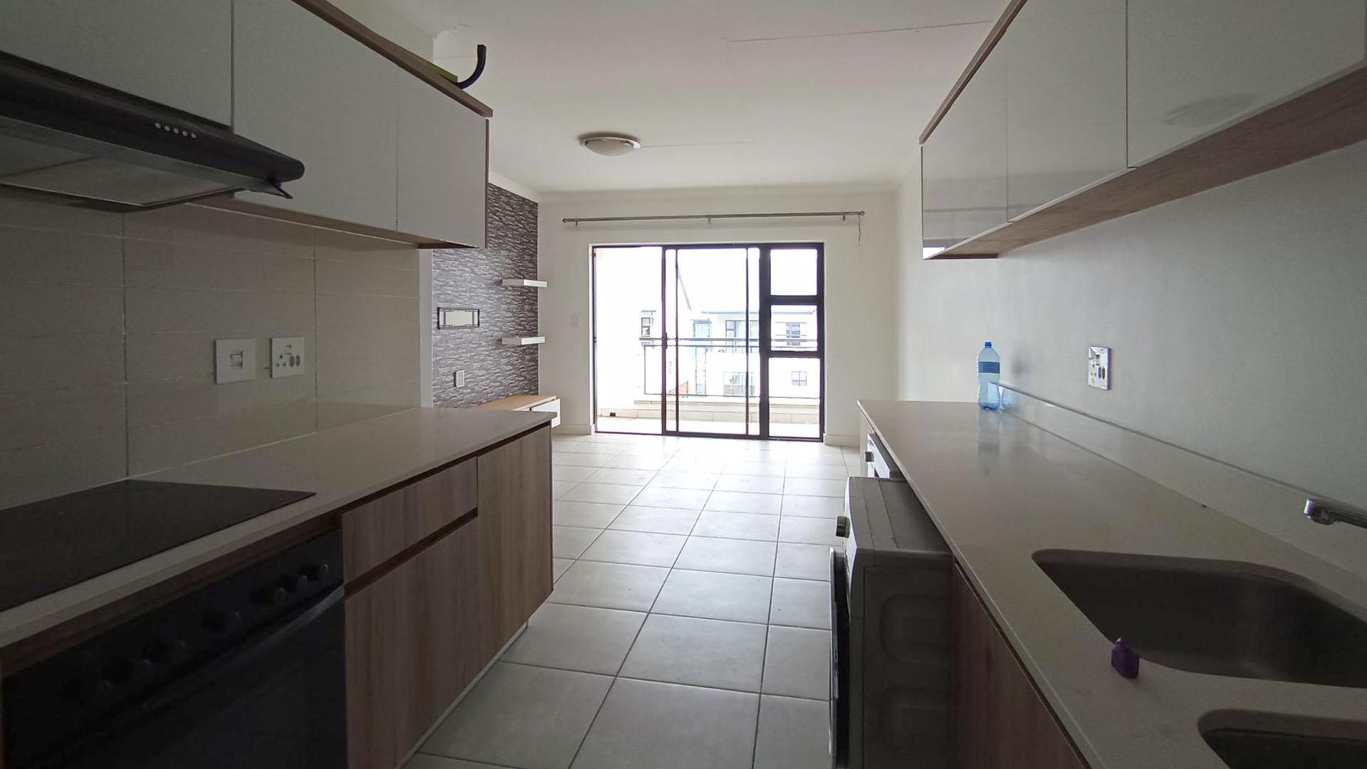 Live the Lifestyle - 1 Bedroom Apartment in The Blyde Riverwalk Estate, Pretoria East