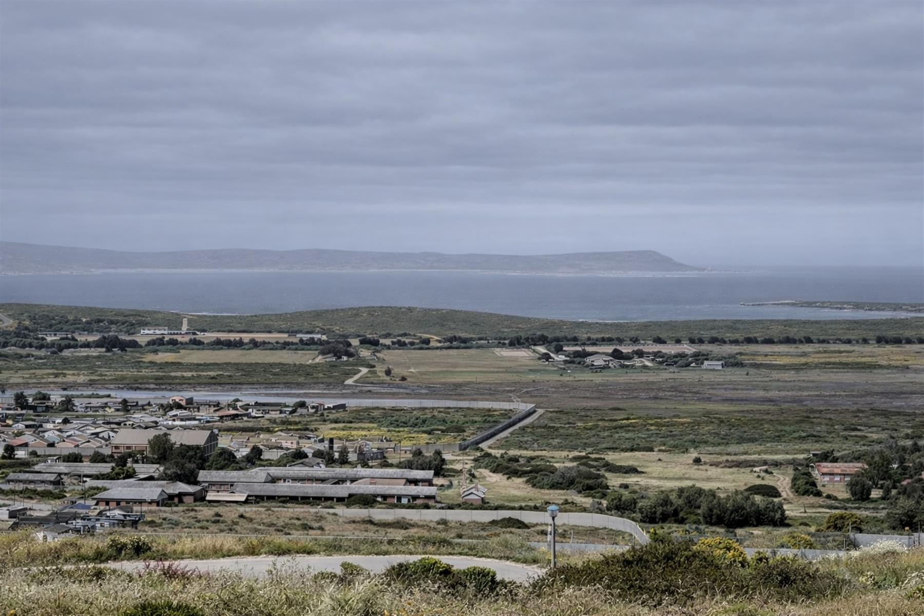 Secure Coastal Living with Stunning Bay Views - 653 m² Stand in Hoogland Mountain Estate