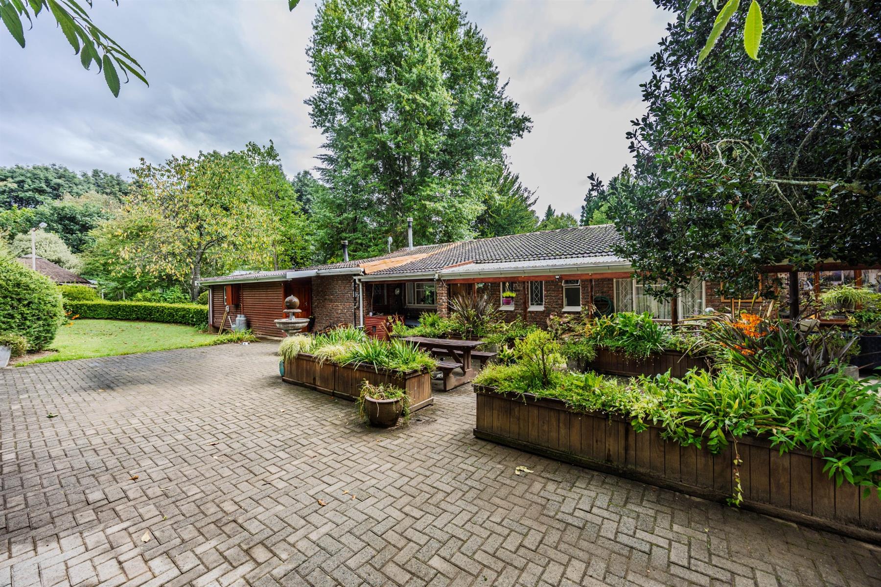 A Magical Hogsback Sanctuary - Fully Furnished Lifestyle and Income Opportunity!!!