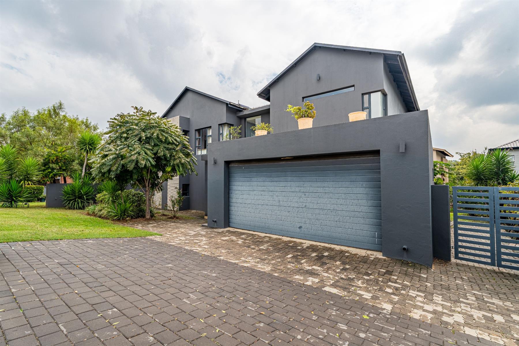 House to Rent in Waterfall Country Village, Midrand