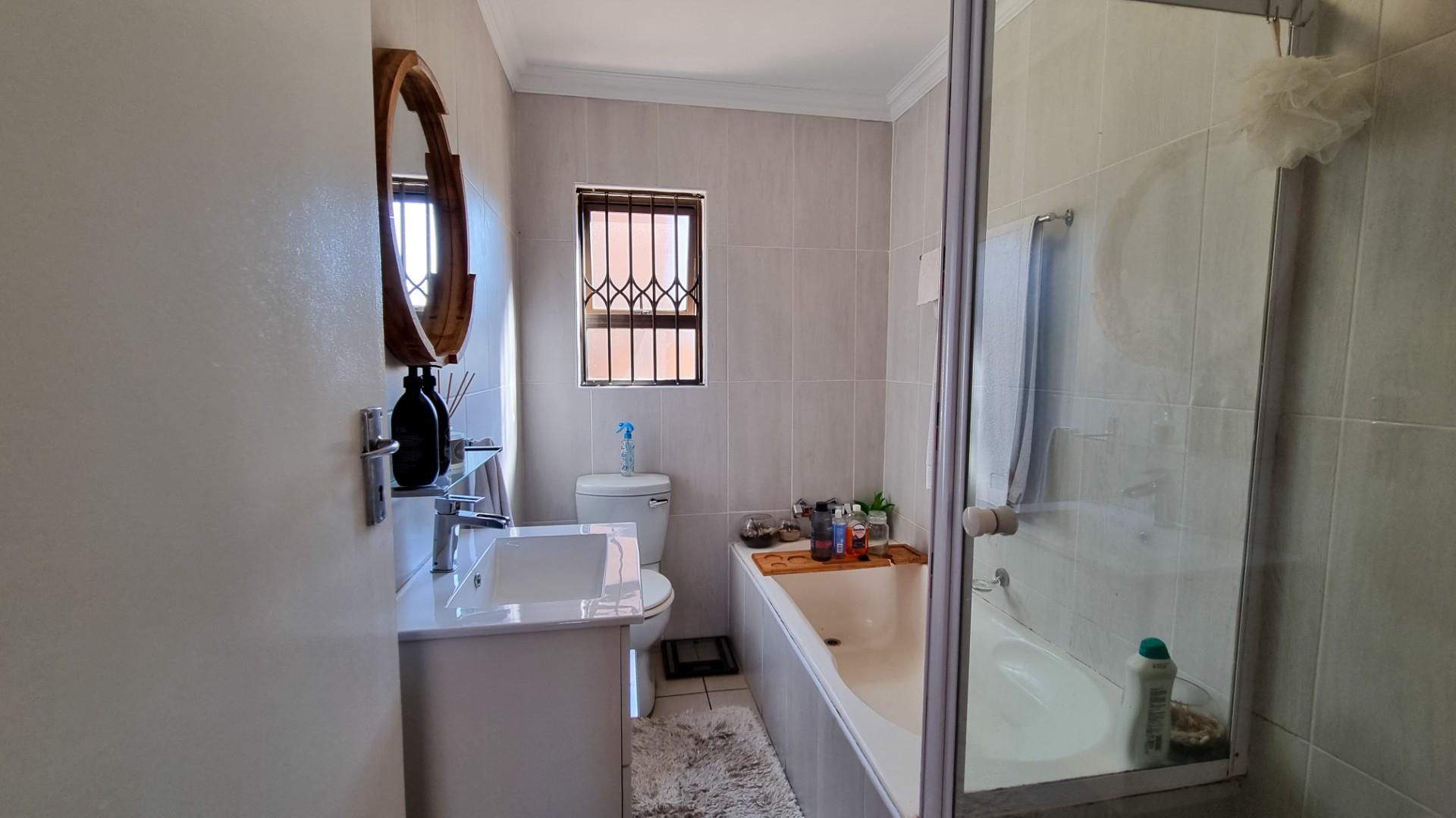 Apartment For Sale in Witfield, Boksburg