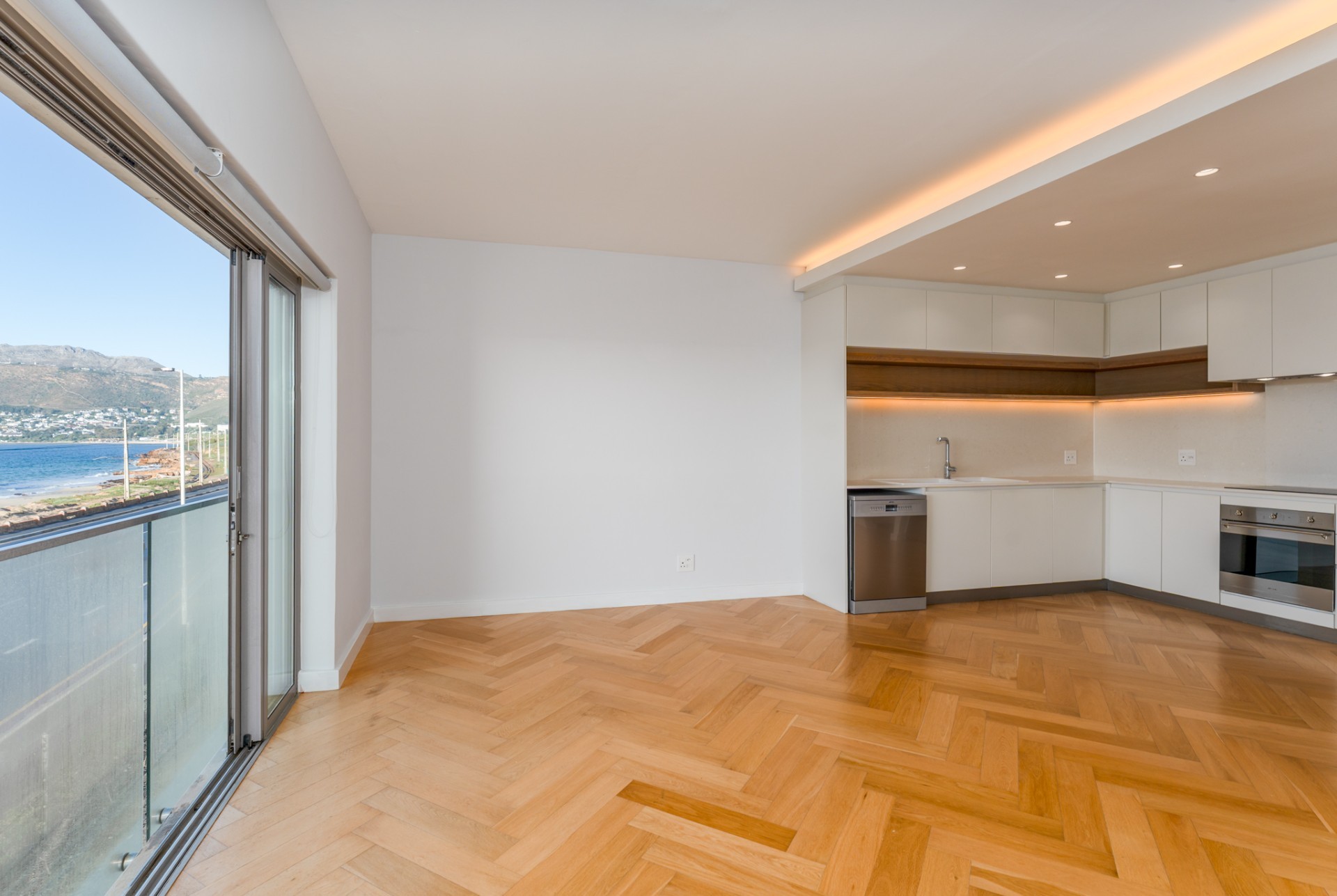 “Luxury Sea-Facing Apartment in Harbour Bay - Wake Up to False Bay Every Morning.”