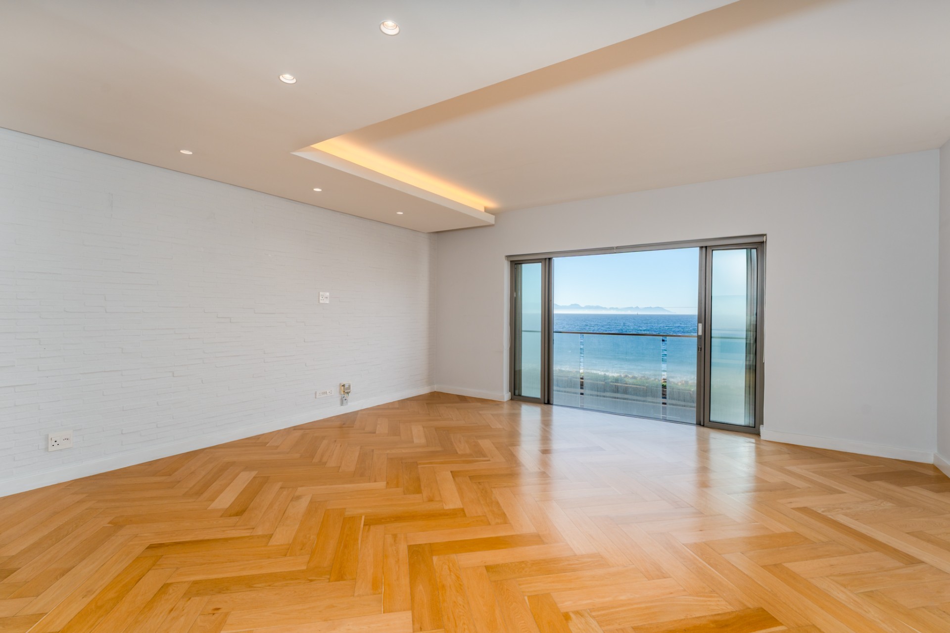 “Luxury Sea-Facing Apartment in Harbour Bay - Wake Up to False Bay Every Morning.”